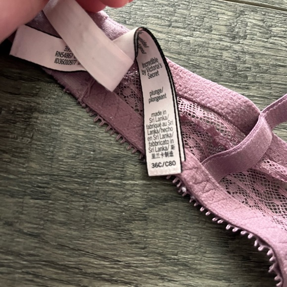 Victoria Secret 36C - Picture 3 of 3